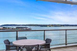 QV Stays Luxe Waterfront Haven - 8