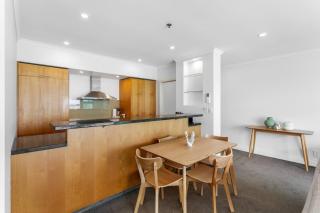 QV Stays Luxe Waterfront Haven - 7