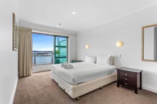 QV Stays Luxe Waterfront Haven - 4