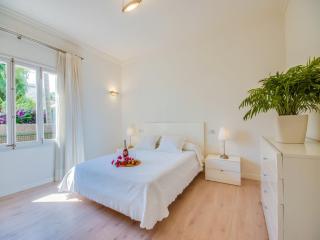 Stunning villa with private pool - El Port - 3