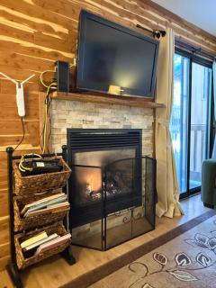 Alpine Alcove: Tahoe Tranquility Near Kings Beach - Tahoe Vista - 2