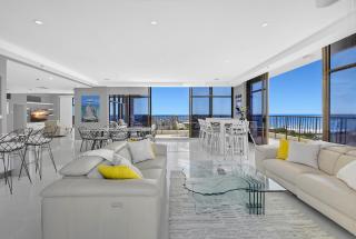 Luxurious 3-Bed Penthouse with Stunning Views - Tweed Heads - 6