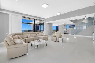 Luxurious 3-Bed Penthouse with Stunning Views - Tweed Heads - 3