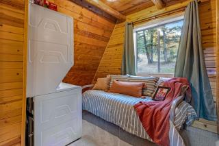 Woodland Park Scandi Cabin, Mtn Views & Hot Tub - 5