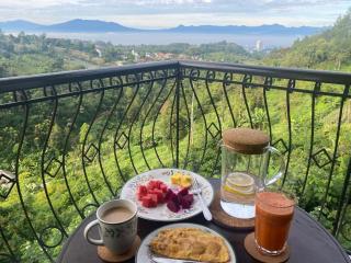 Villa Alleira - Mountain View, Gym, BBQ dengan Firepit - Ciburial - 0