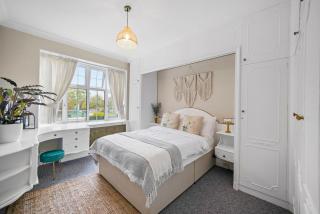 QC CityStay Stylish 3 Bed Flat in Hendon NW4 - 4