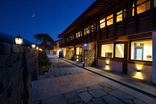 Wanggyeong Hanok Poolvilla - Gyeongju - 9