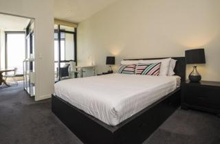 Premium 2-Bedroom Apartment with Harbour Views - 7