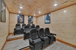 Honeybear Hideaways - Luxe Family Retreat with Indoor Pool, Mini Golf, and Theater Room can Sleep 24 Guests - Sevierville - 4