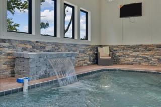 Honeybear Hideaways - #1 Luxury Haven Cabin with Breathtaking Mountain Views, Indoor Pool, Bowling Alley, and Golf - Pigeon Forge - 4
