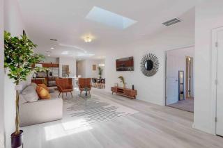 Modern Home 3BR Next to Airport, Netflix, Casino - Albuquerque - 0