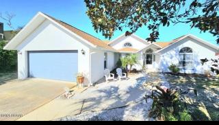 Walk to waves Beautiful 3-Bedroom with pool steps from beach - 4