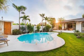 Stunning 3 Bed Villa, Close To Cafes And Beach - Canggu - 1