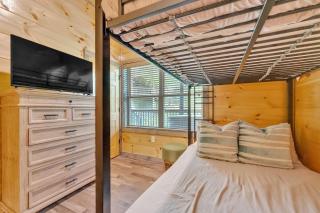 Honeybear Hideaways - Spacious Wrap Around Decks Cabin with Pool & Hot Tub - Sevierville - 3