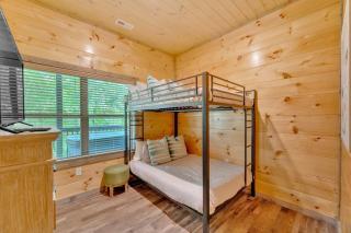 Honeybear Hideaways - Spacious Wrap Around Decks Cabin with Pool & Hot Tub - Sevierville - 2