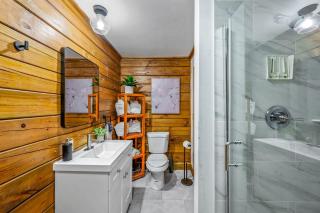 Couples Getaway Cabin near National Park w Hot Tub - Pigeon Forge - 4