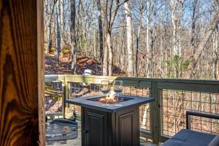 Couples Getaway Cabin near National Park w Hot Tub - Pigeon Forge - 3