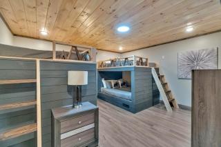 Honeybear Hideaways - Spectacular Smoky Mountain Cabin with Indoor Pool, Game Room and Hot Tub - Sevierville - 5