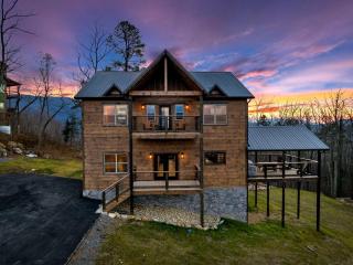Honeybear Hideaways - Modern Luxurious Cabin with Pool, Hot Tub, Fire Place, Game Room and Theater Room - Pigeon Forge - 0