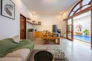 Villa Joli, 3BR Villa With Private Pool and Ricefield View - Canggu - 4