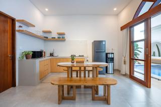 Villa Joli, 3BR Villa With Private Pool and Ricefield View - Canggu - 3