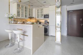 Frank Porter - Botanica Tower - 4