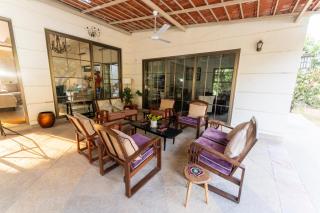 ELIVAAS Casa Mocha - Exquisite 5BHK Retreat with Pvt Pool & Verandah - Sātirje - 3