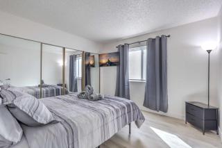 Modern Comfort Near Vegas Attractions! Sleeps 6! - 0