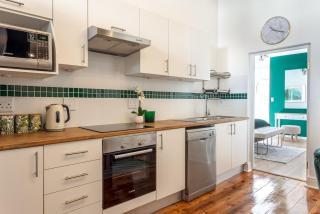 Kalk Bay Coastal Stay Steps from Tidal Pool & Deli - St James - 8
