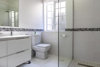 Kalk Bay Coastal Stay Steps from Tidal Pool & Deli - St James - 5