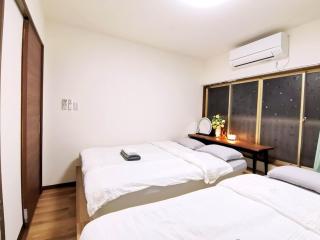 Asakusa Temple Detached BuildingZhujia Inn 2-8 people3 min walk to Asakusa Temple Skytree Ueno within walking distanceDirect access to Ginza, Shibuya, Shinjuku by subway - 3