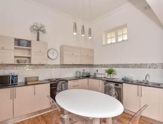 Kalk Bay Stylish 2-Bed Seaside Apartment - St James - 8