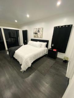 Spacious 4BR Home with Gym Near Downtown LA, USC and Crypto Arena - Los Angeles - 0