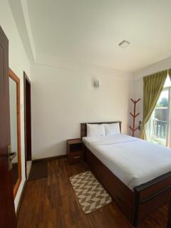 Sunshine Haven Apartment - 6