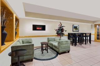 Ramada by Wyndham Marquette - Marquette - 9