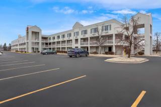 Econo Lodge Willowbrook - 7