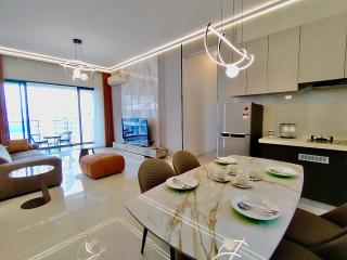 Deluxe 3 Bed 3 Bath Apartment - 9