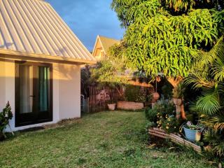 Logement privé comprenant chambre, salle de bain, cuisine extérieure dans belle villa avec piscine vue ocean - La Possession - 6
