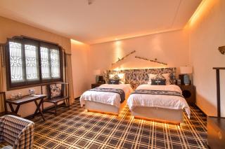 Luxurious themed hotel - 8