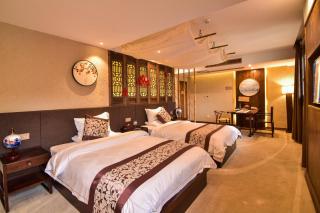 Luxurious themed hotel - 7
