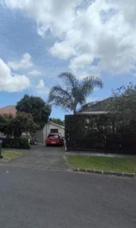 6 Beds including 4 Double Beds and 2 Single Sofa Beds Serviced Chalet - Auckland - 0