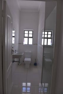Pelican Cove is a Modern 4-Bedroom Holiday Home in Langebaan with some Sea Views - Langebaan - 1
