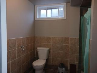 Cosy Romantic and Cost Effective Stay in Kitchener - Kitchener - 3