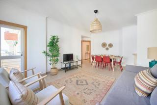 Spacious Apt Near Beach & Train, By TimeCooler - Setúbal - 1