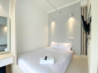 Homey and Elegant Studio Vasanta Innopark Apartment By Travelio - Bekasi - 0
