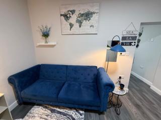 Coastal Comfort City Centre Condo - Birmingham - 8