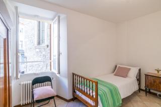 Roomy period house with stunning village views x6 - 1