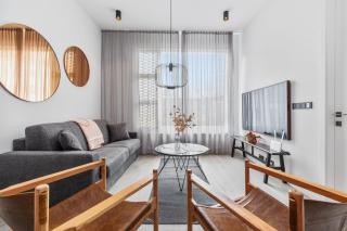 Vibrant Hafnatorg I Spacious Property with Expansive Garage - Reykjavik - 0