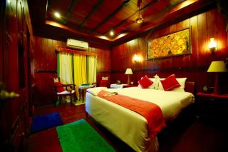 Whispering Waters Houseboat - Alleppey - 4