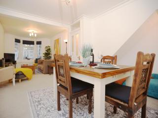 Coronation Place by N And N Stays, Great location & Perfect for Workers, Contractors and Families Visiting the area, Long stay disc available - Bath - 5
